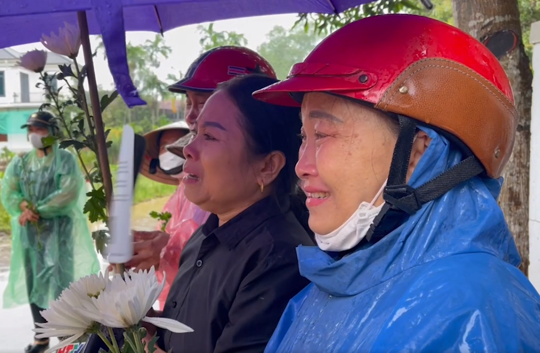 Xúc động đón linh cữu liệt sĩ Lê Ánh Sáng tại quê nhà