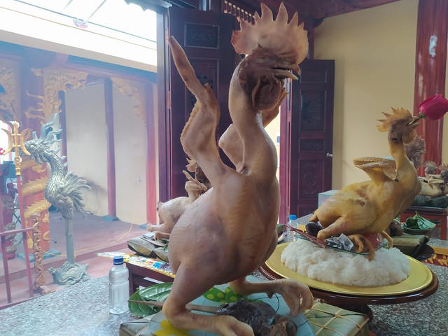 Độc đáo tạo thế “gà bay” trong mâm cúng Rằm tháng 7 ở Hà Tĩnh