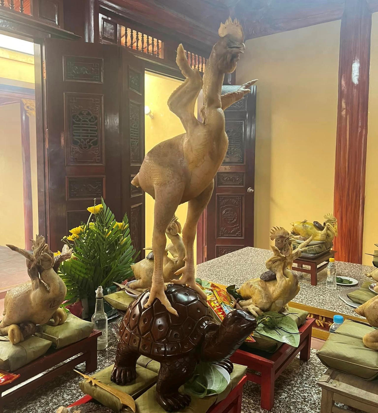 Độc đáo tạo thế “gà bay” trong mâm cúng Rằm tháng 7 ở Hà Tĩnh