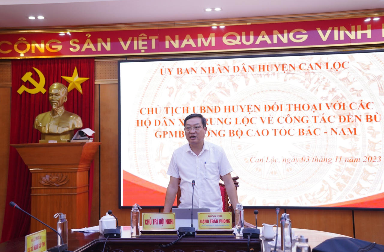 Đối thoại với người dân huyện Can Lộc về kiến nghị đền bù đất nông nghiệp dự án đường cao tốc Bắc-Nam