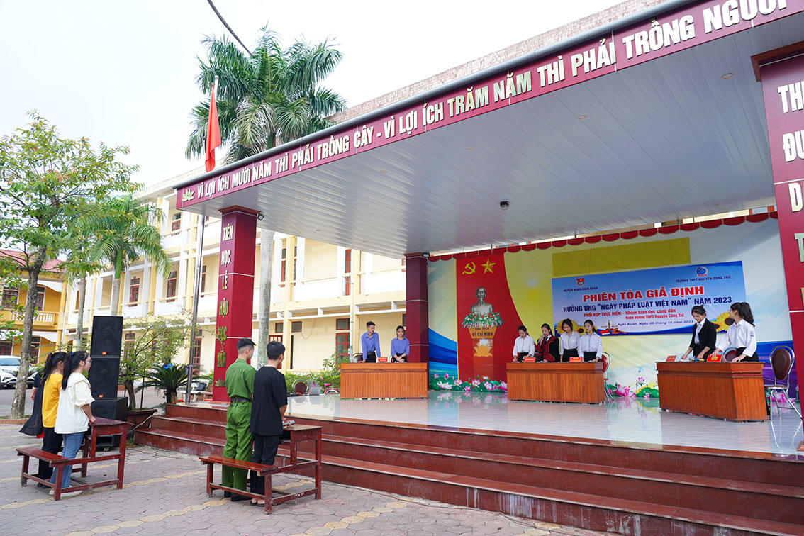 Nhiều trường học ở Hà Tĩnh tuyên truyền phổ biến pháp luật qua phiên tòa giả định