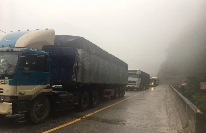 Liên tục sạt lở gây ách tắc giao thông lên Cửa khẩu Quốc tế Cầu Treo