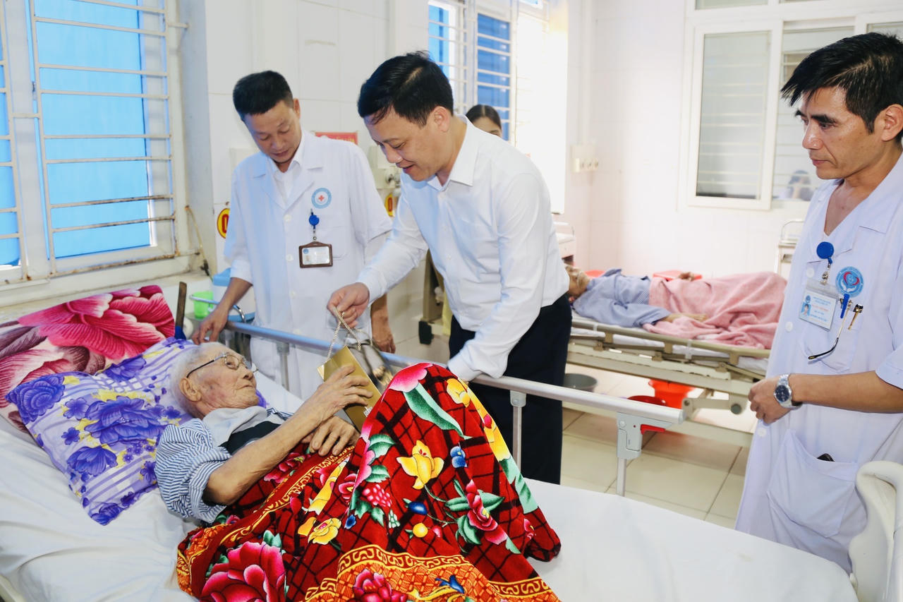 Hà Tĩnh vận động được hàng trăm tỷ đồng hỗ trợ người nghèo