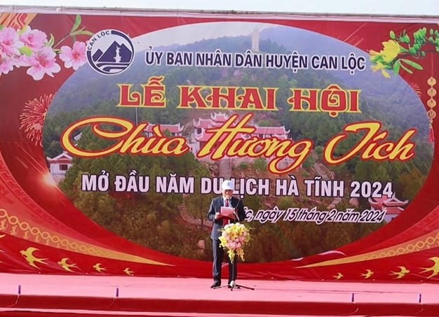 Hàng ngàn người đổ về chùa Hương Tích ở Hà Tĩnh trong ngày khai hội
