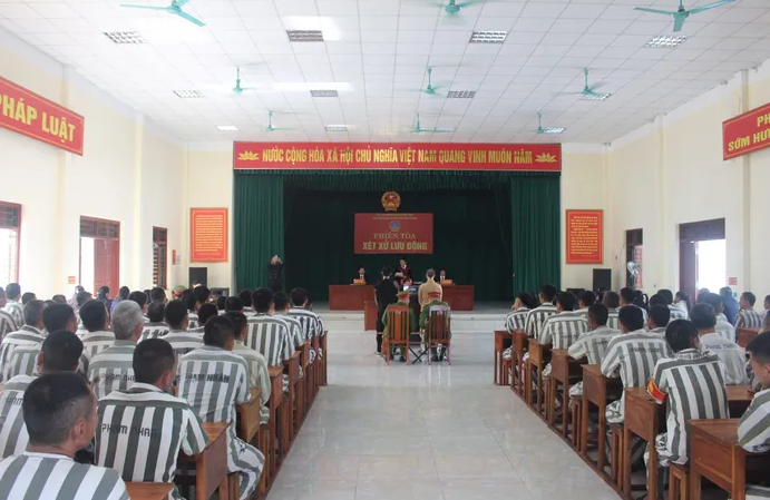 Hai phạm nhân trốn trại nhận thêm án