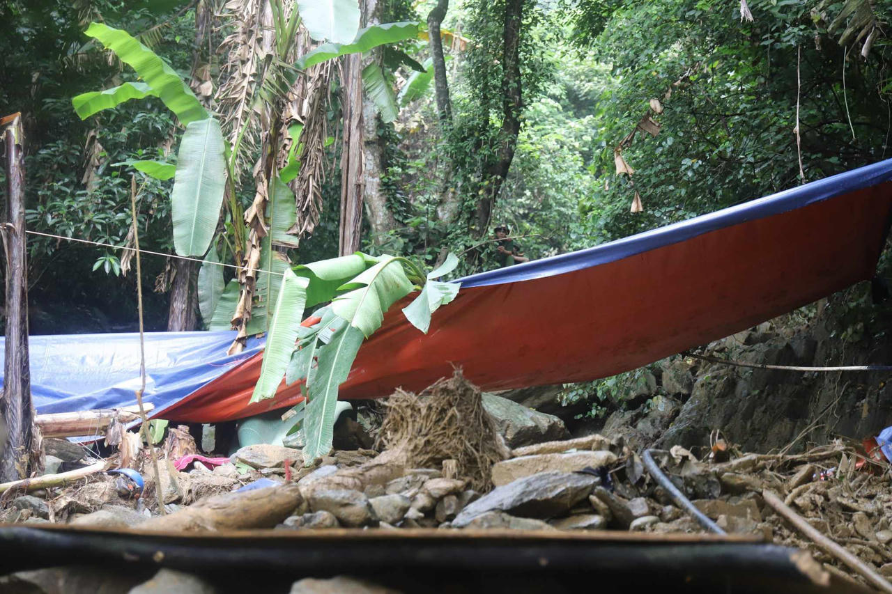 Cận cảnh hiện trường vụ sạt lở kinh hoàng khiến 3 người chết ở Hà Tĩnh