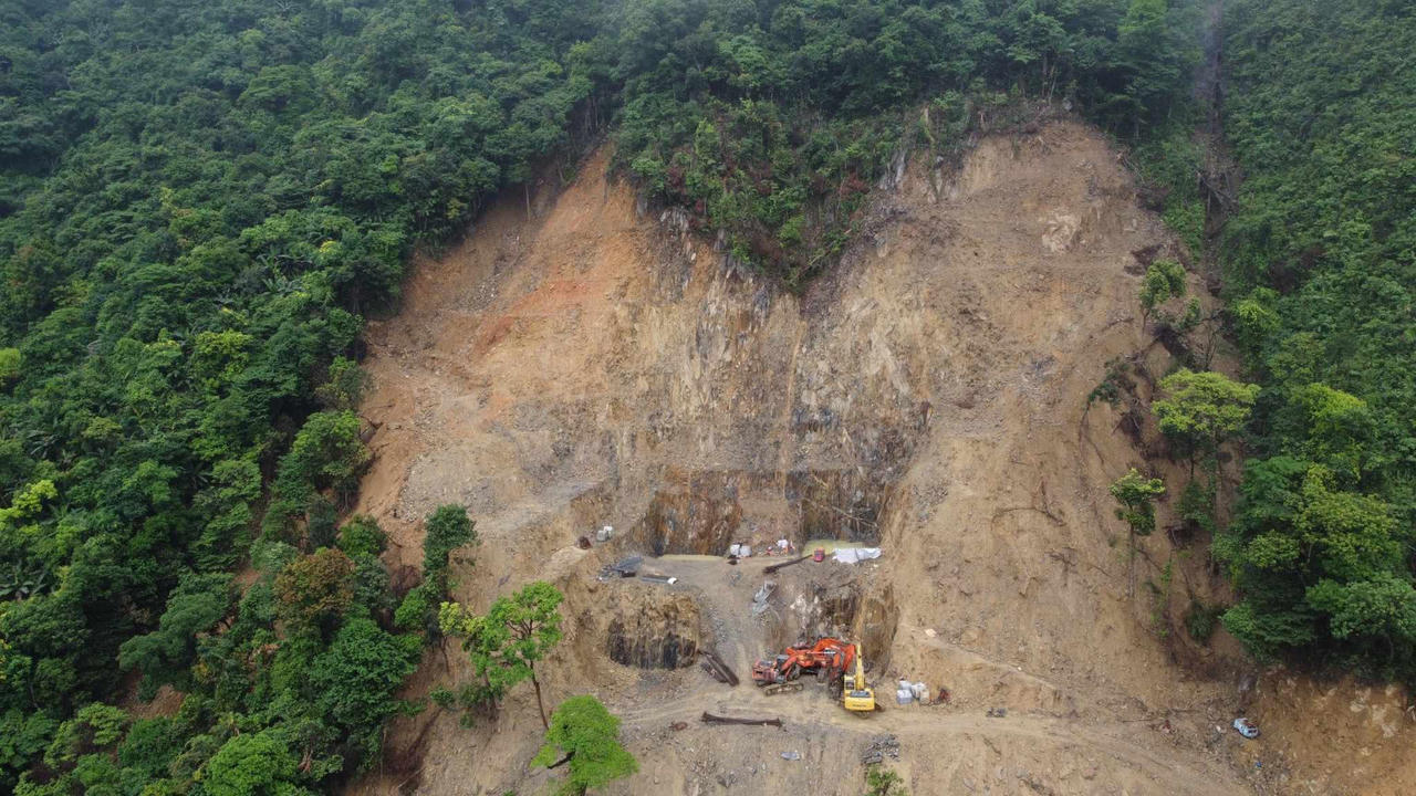 Cận cảnh hiện trường vụ sạt lở kinh hoàng khiến 3 người chết ở Hà Tĩnh