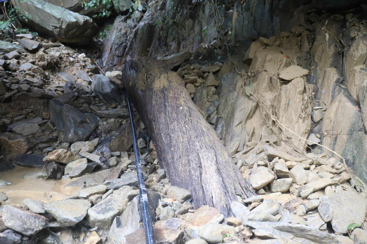 Cận cảnh hiện trường vụ sạt lở kinh hoàng khiến 3 người chết ở Hà Tĩnh