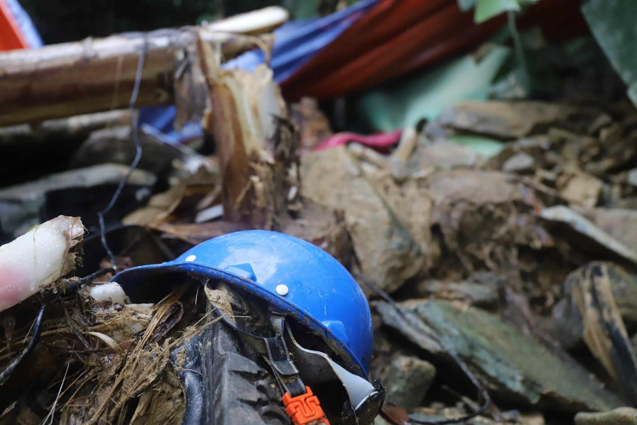 Cận cảnh hiện trường vụ sạt lở kinh hoàng khiến 3 người chết ở Hà Tĩnh