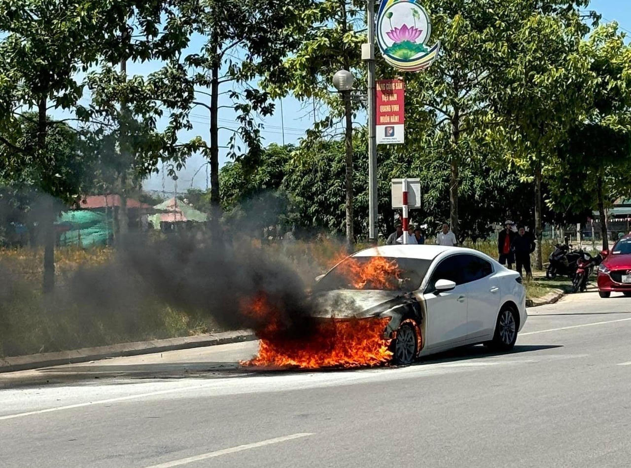 Cháy dữ dội quán Mixue ở Hà Tĩnh trong đêm