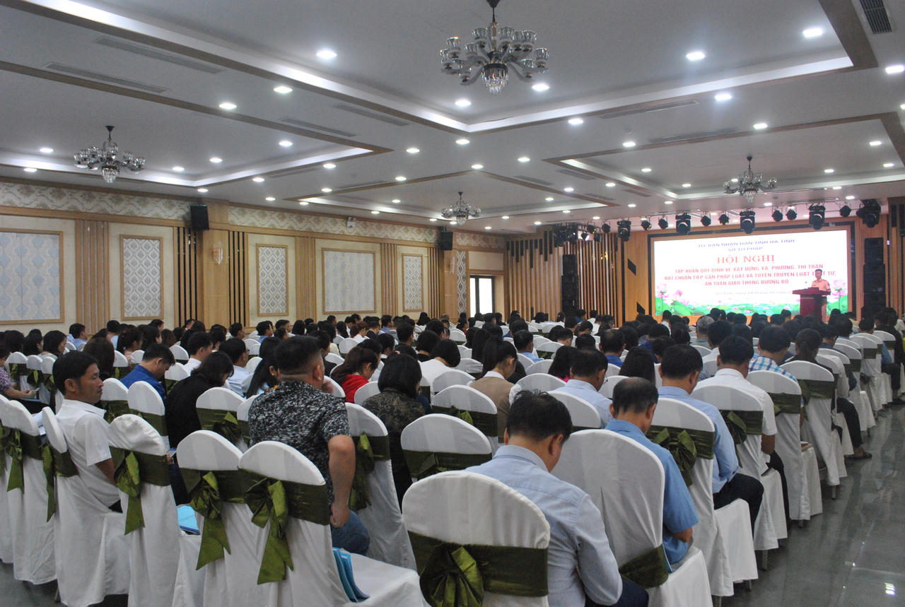 250 công chức tư pháp hộ tịch được tập huấn kiến thức về xây dựng xã, phường đạt chuẩn tiếp cận pháp luật và ATGT