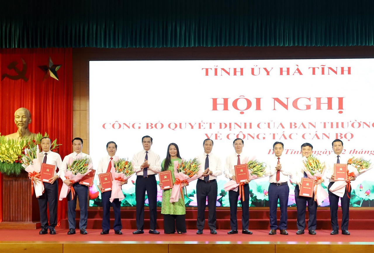19 cán bộ chủ chốt của Hà Tĩnh được luân chuyển, điều động 