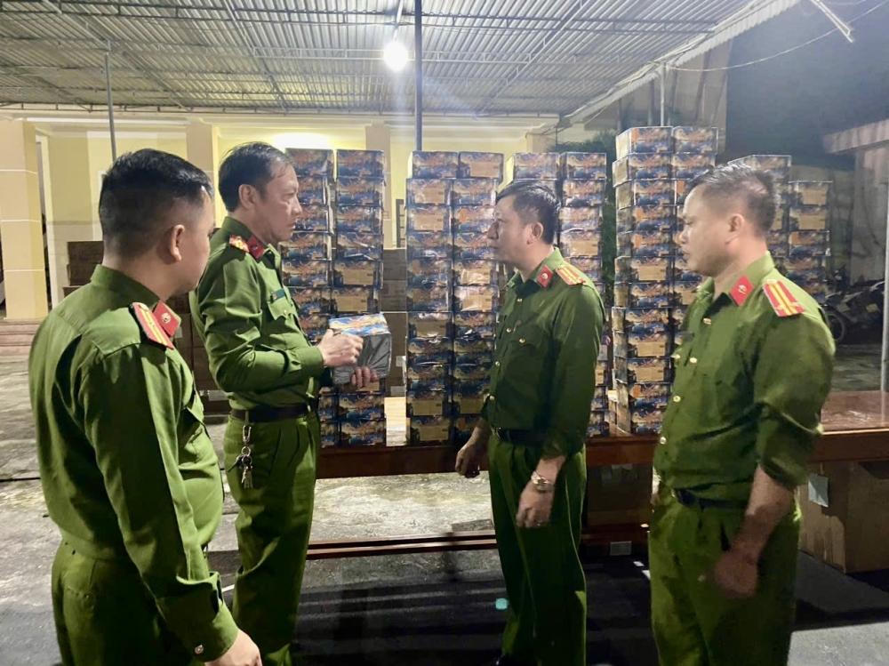 Phá đường dây buôn bán pháo nổ, thu giữ hơn 2,2 tấn pháo các loại