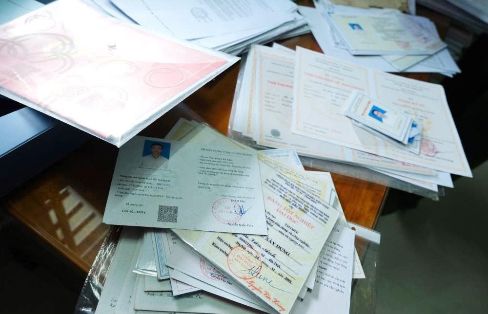 Khởi tố giám đốc sử dụng hồ sơ giả để đấu thầu