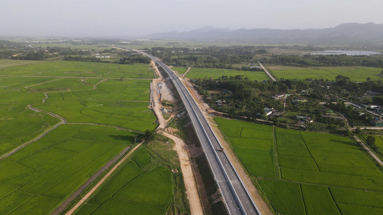 Tuyến cao tốc Bắc – Nam qua Hà Tĩnh trước ngày thông xe kỹ thuật