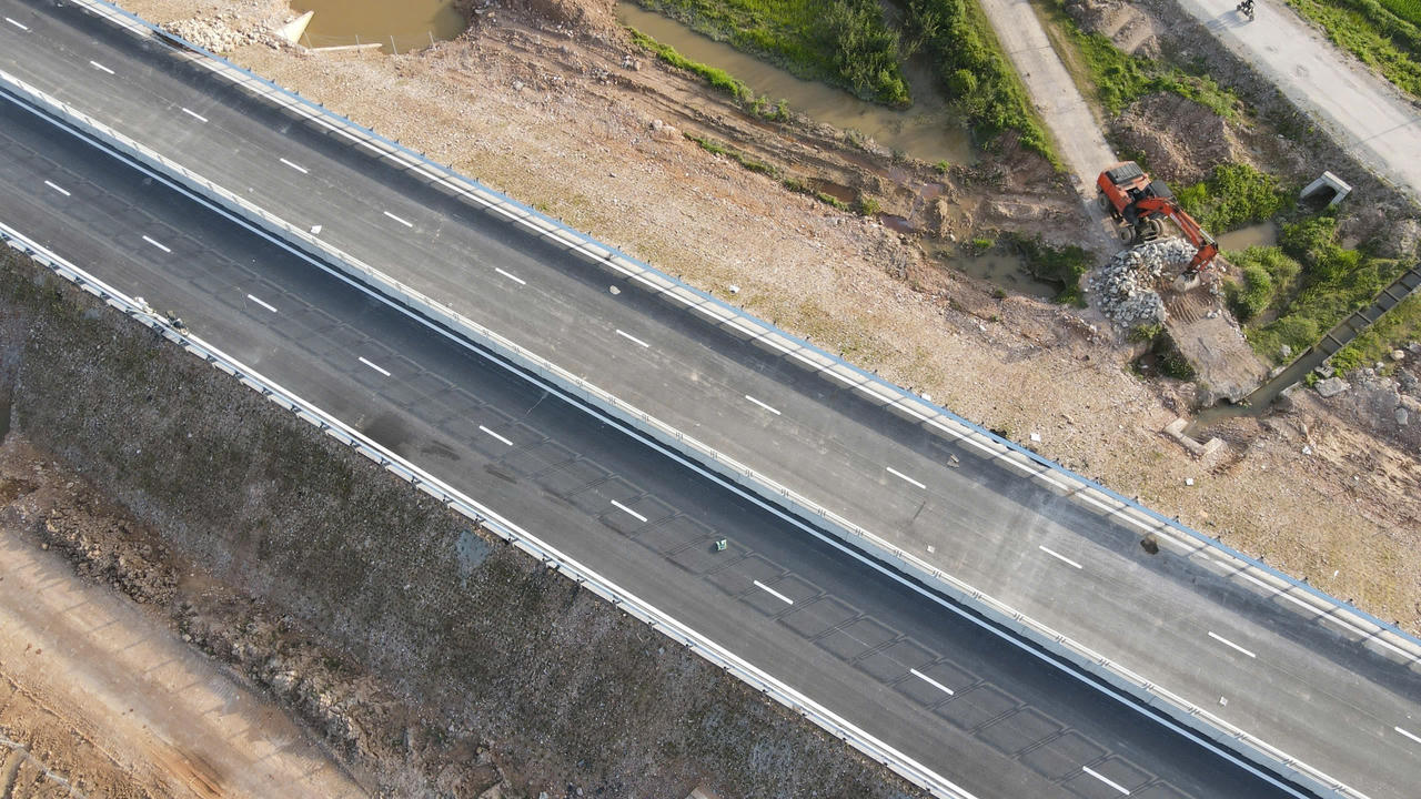 Tuyến cao tốc Bắc – Nam qua Hà Tĩnh trước ngày thông xe kỹ thuật