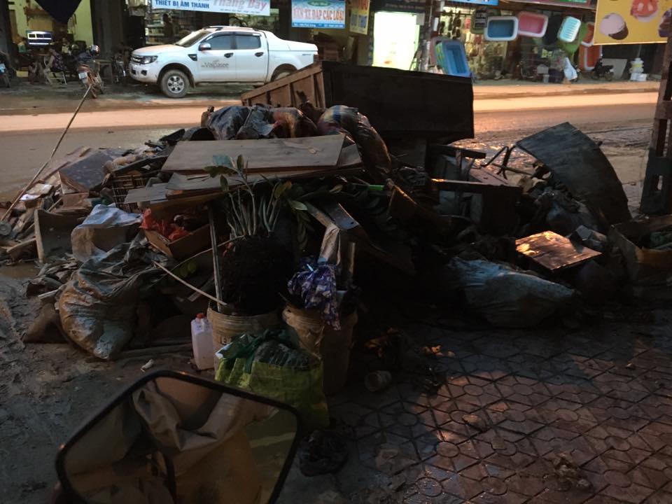 Xót xa cảnh Thị trấn Thanh Sơn lầy lội, tan hoang sau đợt mưa lũ lịch sử