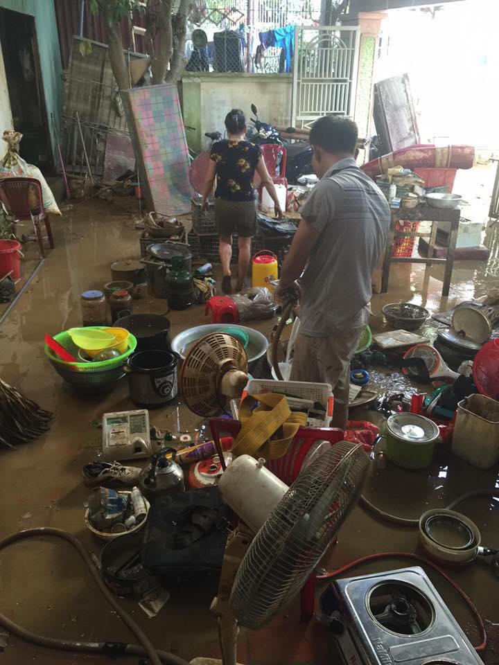 Xót xa cảnh Thị trấn Thanh Sơn lầy lội, tan hoang sau đợt mưa lũ lịch sử