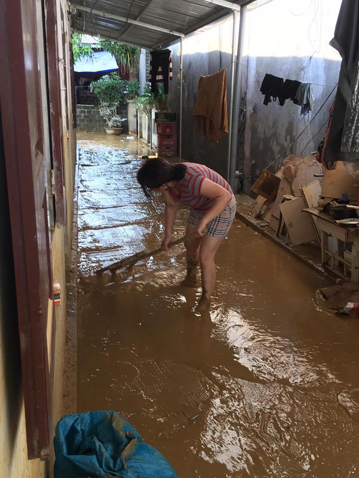 Xót xa cảnh Thị trấn Thanh Sơn lầy lội, tan hoang sau đợt mưa lũ lịch sử