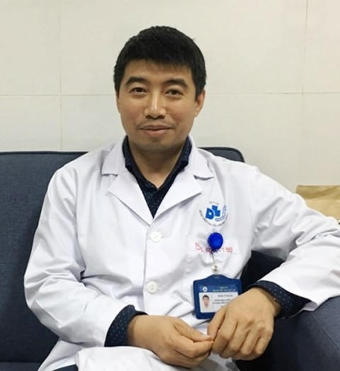 Quý bà bỏng da vì trị nám bằng axit ở Spa