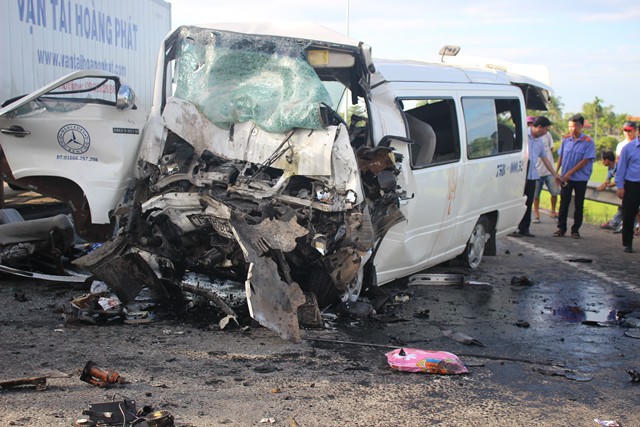 Cô dâu sắp lên xe hoa đau đớn ra Quảng Trị để tang chú rể 