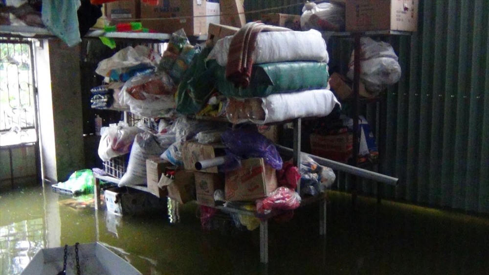 Người dân 'rốn lũ' Chương Mỹ sống chung với ngập lụt, chờ nước rút