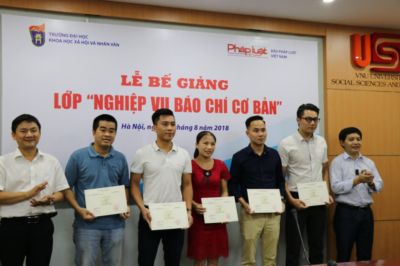 Hoàn thành khóa bồi dưỡng nghiệp vụ phóng viên trẻ Báo Pháp luật Việt Nam 
