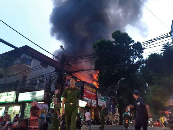 Cháy cực lớn ở Đê La Thành 