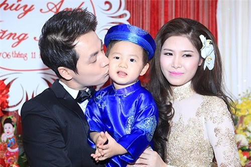 Các cặp đôi sao Việt 'đua nhau' sinh con trước, cưới nhau