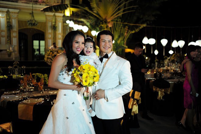 Các cặp đôi sao Việt 'đua nhau' sinh con trước, cưới nhau