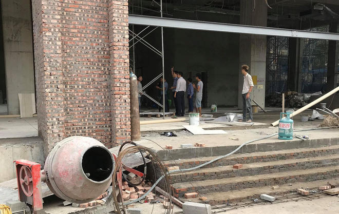 Cháy lớn chung cư trên đường Hoàng Quốc Việt