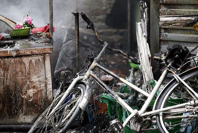 Lửa thiêu rụi nhiều tài sản hàng ăn trước cổng chợ Bưởi