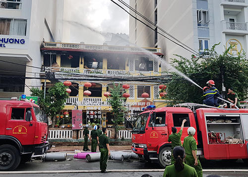 Cháy lớn ở một nhà hàng chuyên phục vụ khách Trung Quốc