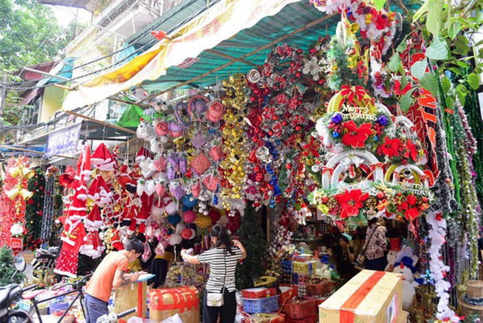 'Lóa mắt' vì đồ chơi giáng sinh phố Hàng Mã