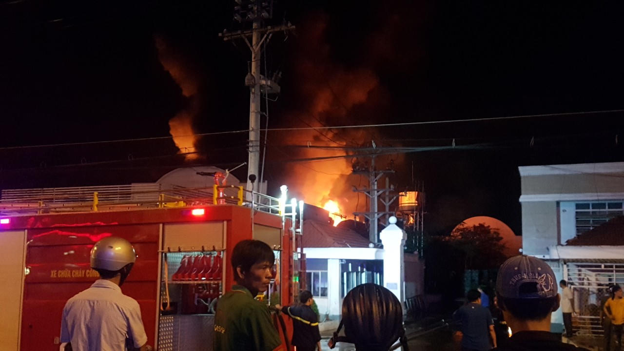 Cháy lớn ở khu công nghiệp Trà Nóc