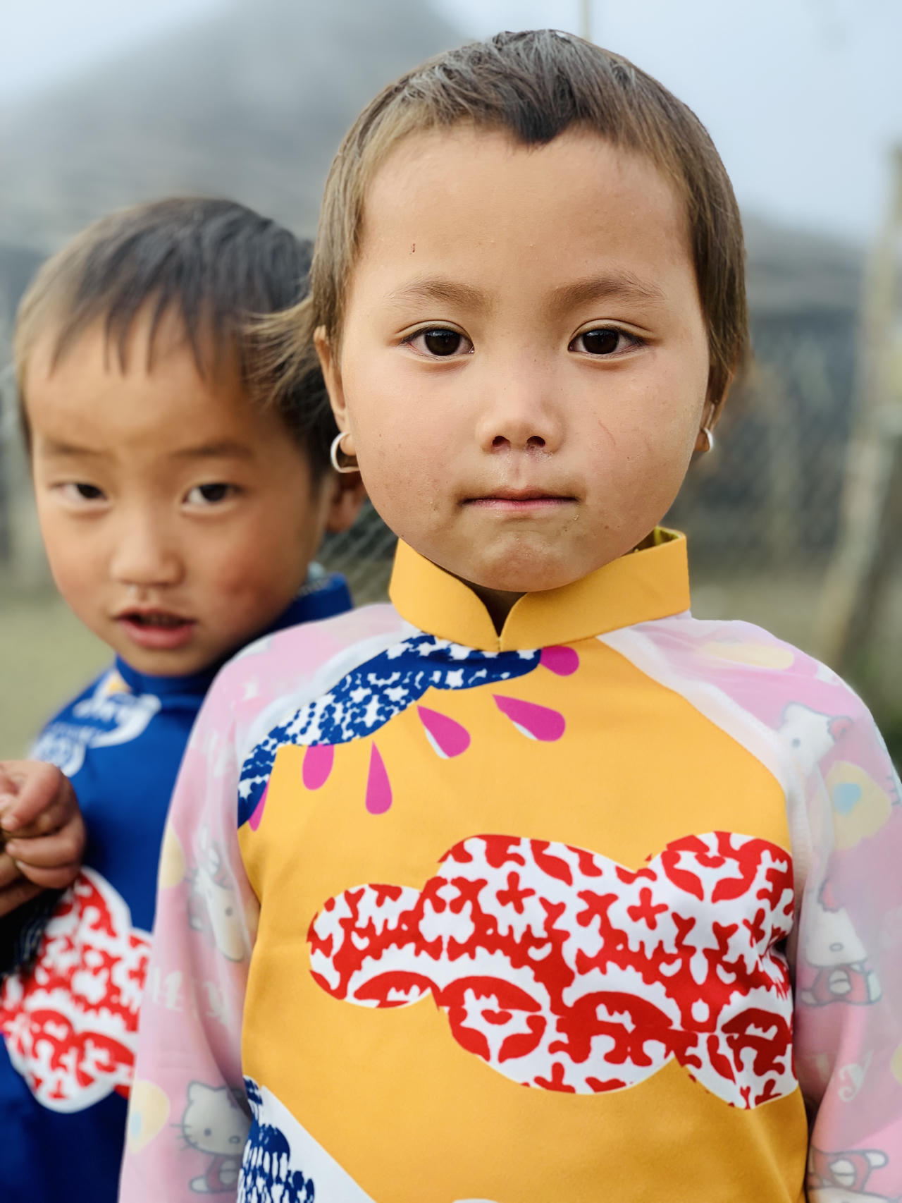 Khác lạ hình ảnh trẻ vùng cao xông xênh áo dài chờ Tết 