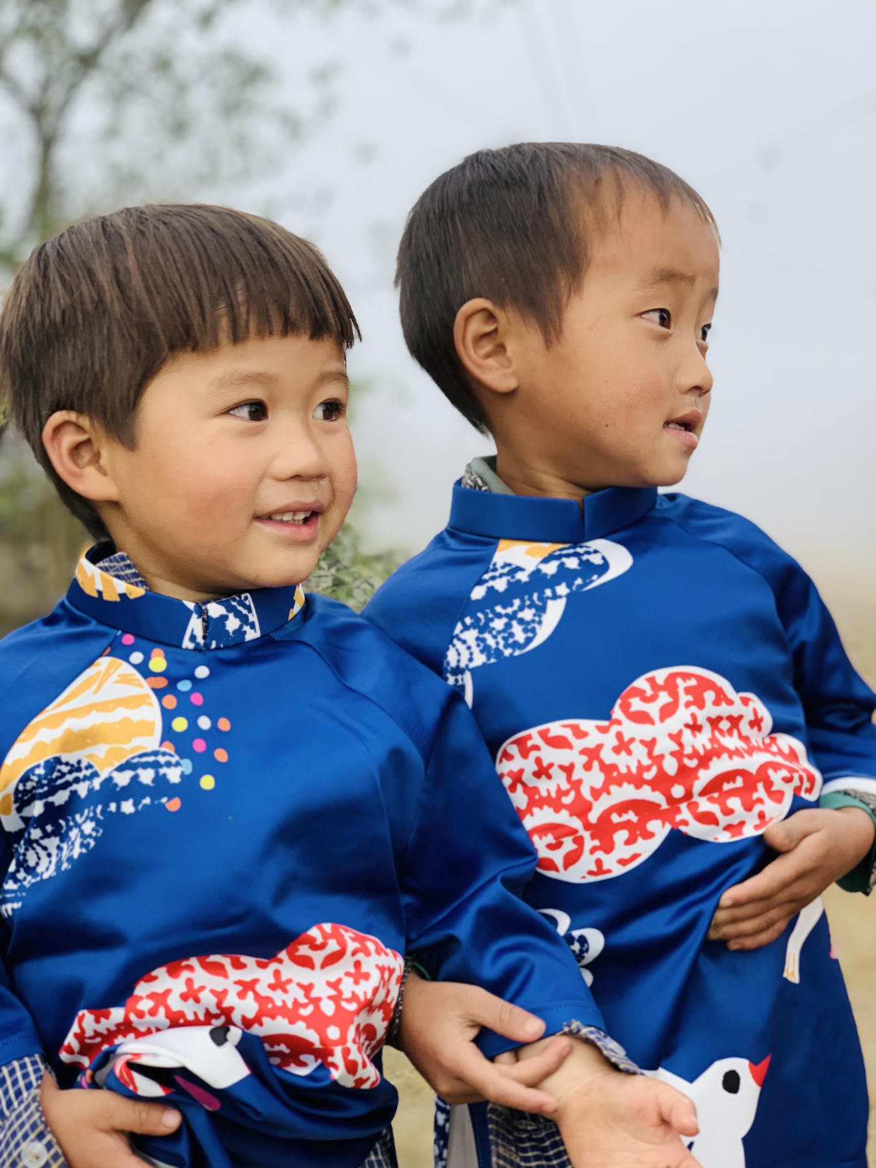 Khác lạ hình ảnh trẻ vùng cao xông xênh áo dài chờ Tết 