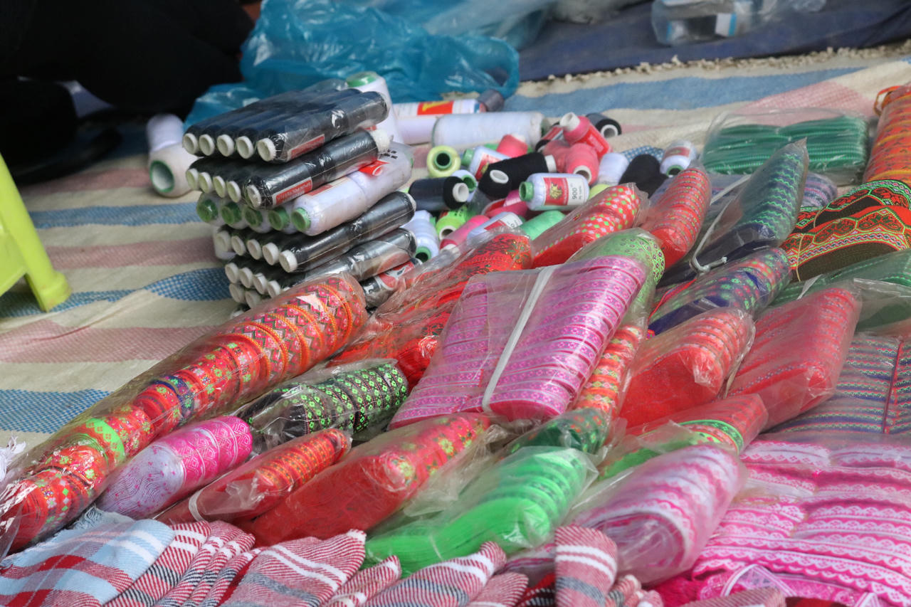 Rực rỡ phiên chợ cuối năm vùng cao Hà Giang 