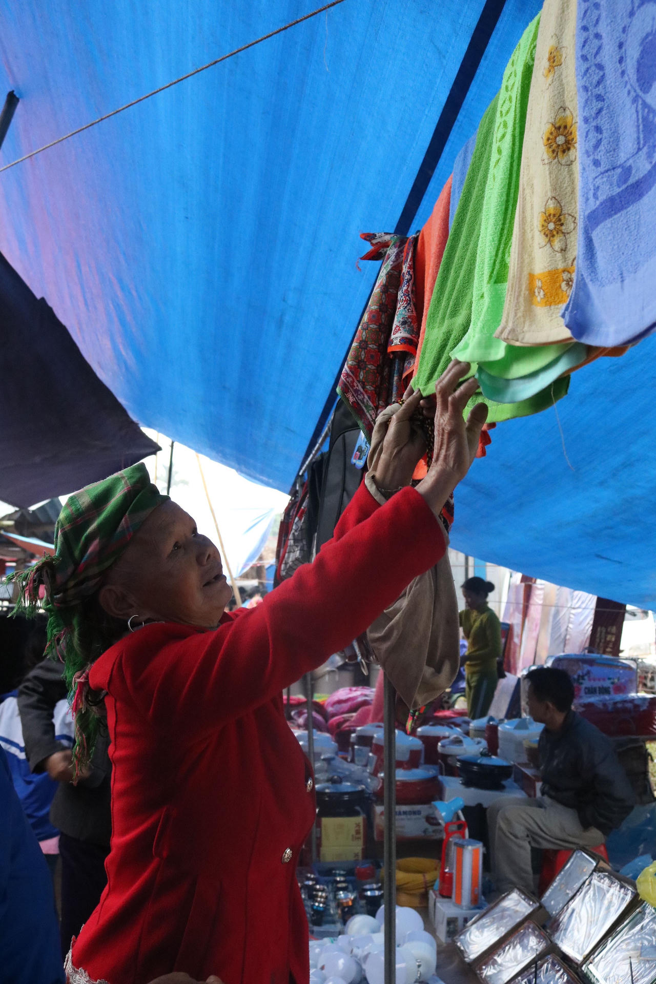 Rực rỡ phiên chợ cuối năm vùng cao Hà Giang 