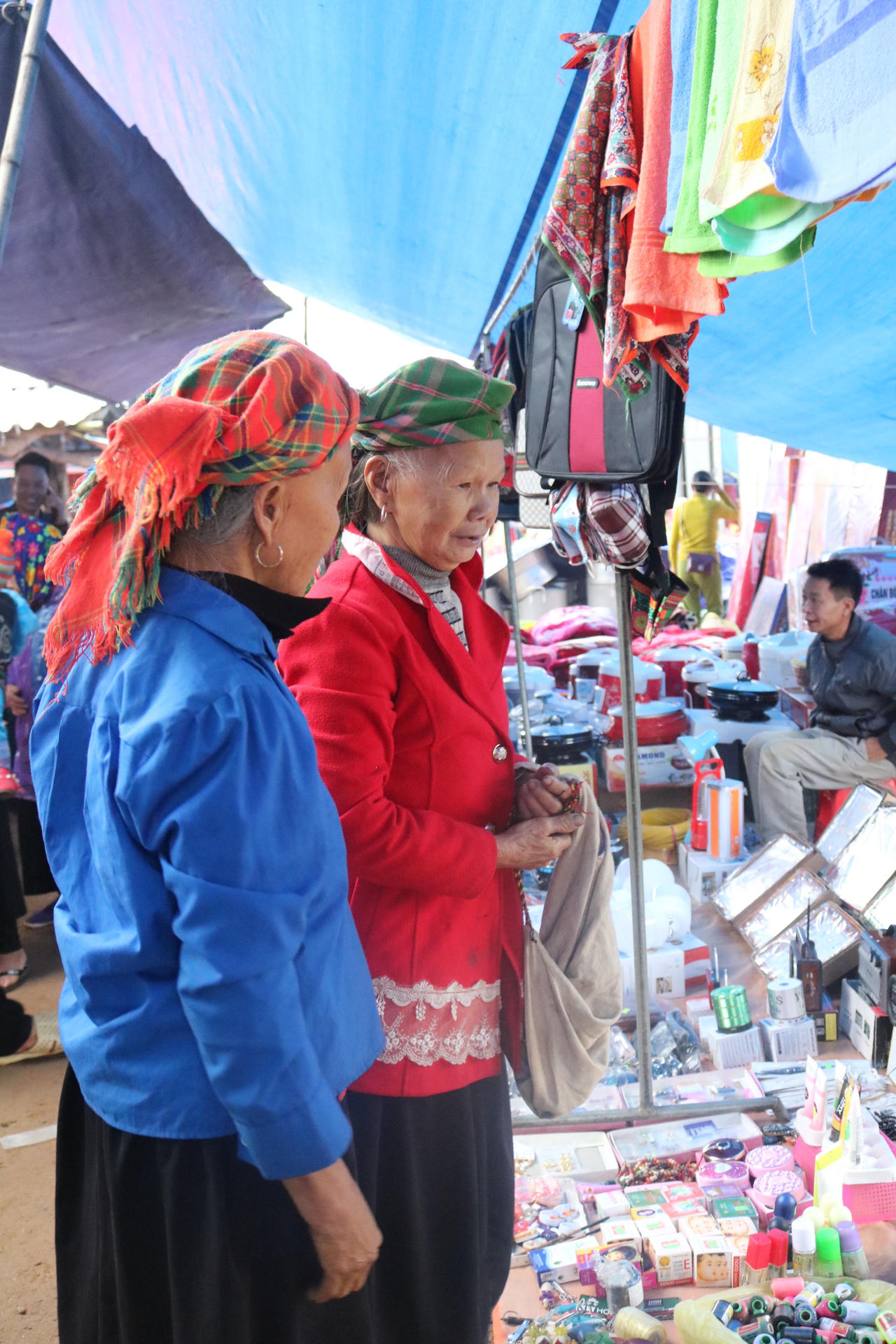 Rực rỡ phiên chợ cuối năm vùng cao Hà Giang 