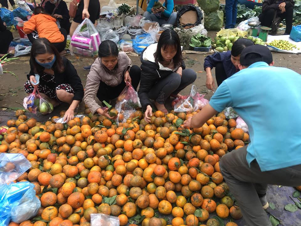 Náo nhiệt chợ quê 30 Tết 