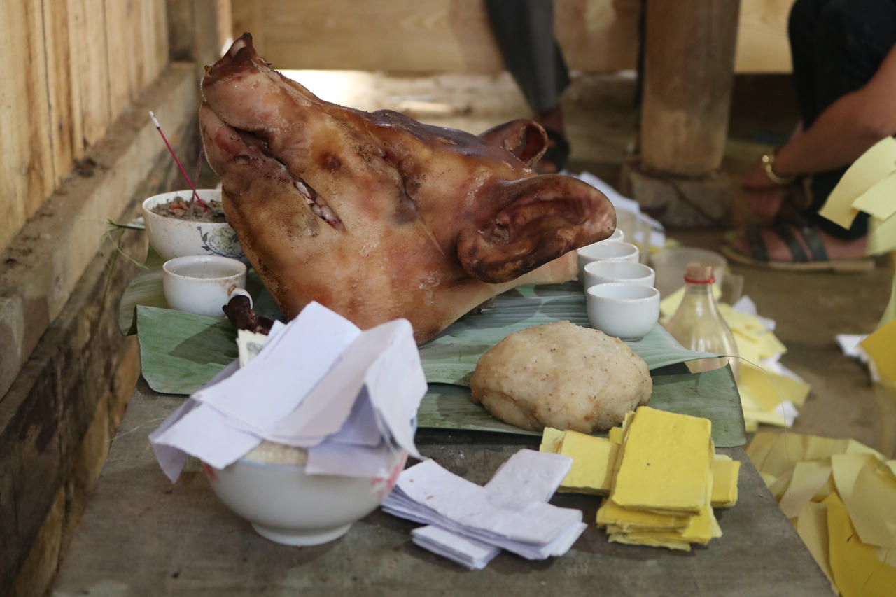 'Mục sở thị' Tết đậm đặc bản sắc của người Dao quần chẹt