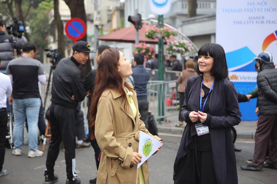 Loạt phóng viên quốc tế 'đốn tim' người trẻ Việt