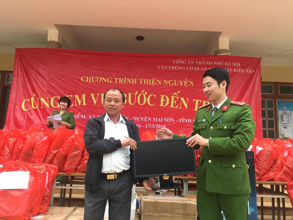 Công an Hà Nội chung tay nâng bước học sinh vùng cao Phiêng Pằn đến trường