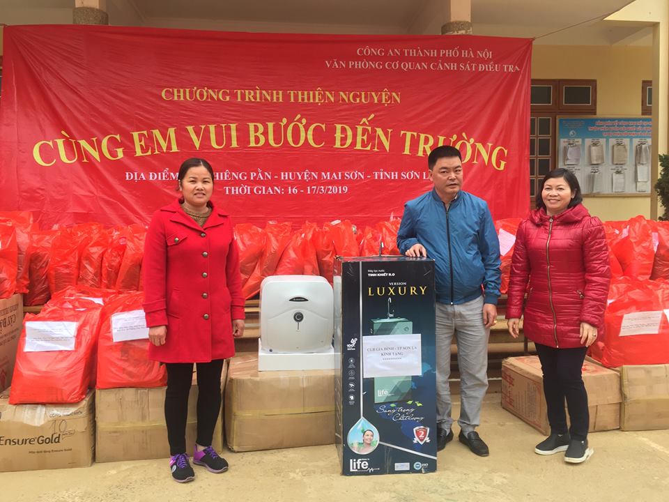 Công an Hà Nội chung tay nâng bước học sinh vùng cao Phiêng Pằn đến trường