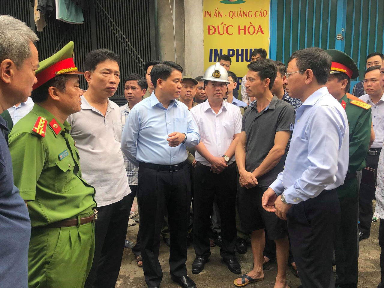 Cuộc gọi sáng sớm khiến cả gia đình thất thần 