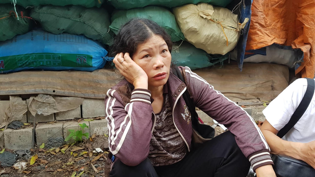 Cuộc gọi sáng sớm khiến cả gia đình thất thần 