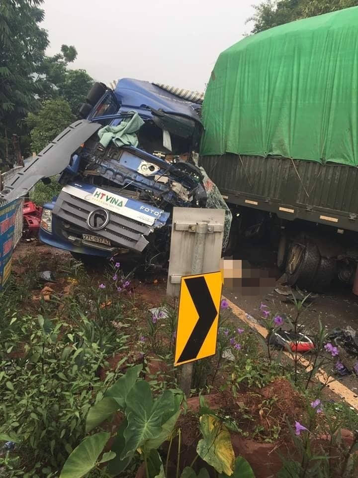 son la xe tai tong truc dien xe dau keo tai xe vang ra ngoai tu vong