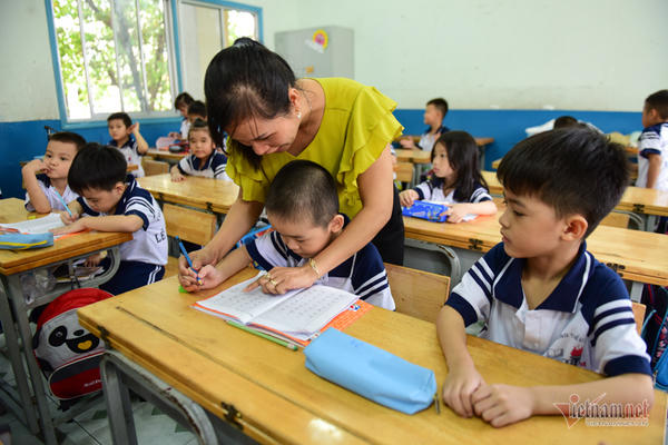 5 dua tre trong ca sinh nam dau tien cua Viet Nam hao huc vao lop 1 hinh anh 3