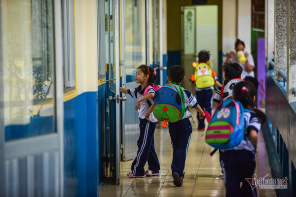 5 dua tre trong ca sinh nam dau tien cua Viet Nam hao huc vao lop 1 hinh anh 10